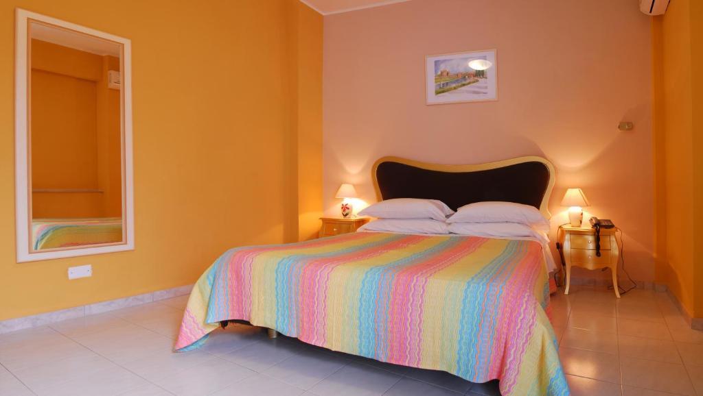 Hotel Michelangelo Teramo Rum bild