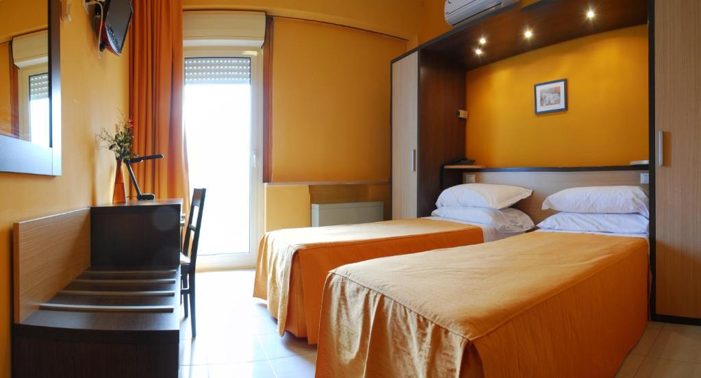 Hotel Michelangelo Teramo Rum bild