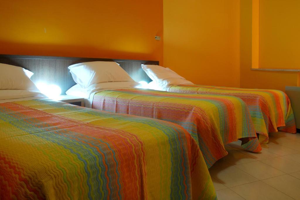 Hotel Michelangelo Teramo Rum bild
