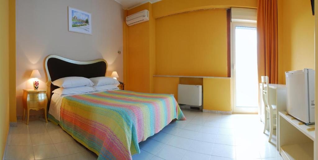 Hotel Michelangelo Teramo Rum bild