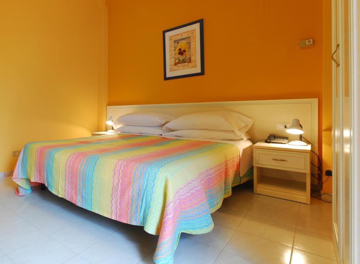 Hotel Michelangelo Teramo Rum bild