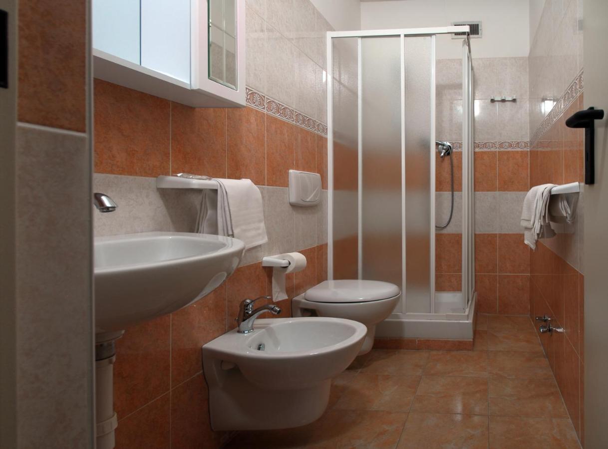 Hotel Michelangelo Teramo Rum bild